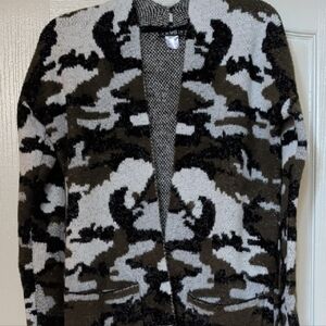VENUS Black, White, and Brown Camouflage Cardigan
